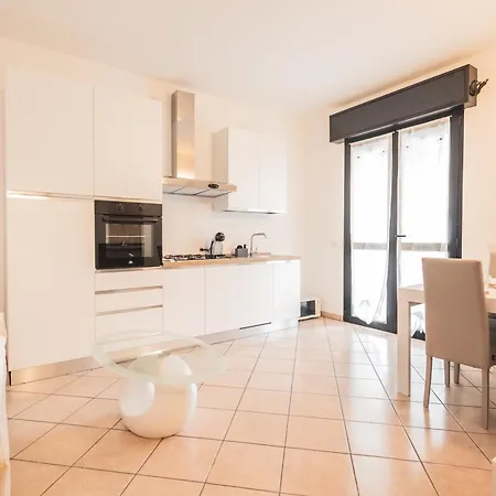 Vicino Al Mare - Comodo Per 5 - Wifi E Parcheggio Privato Apartament *