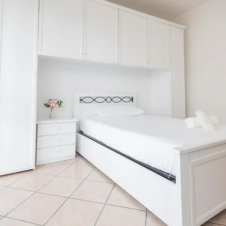 Vicino Al Mare - Comodo Per 5 - Wifi E Parcheggio Privato