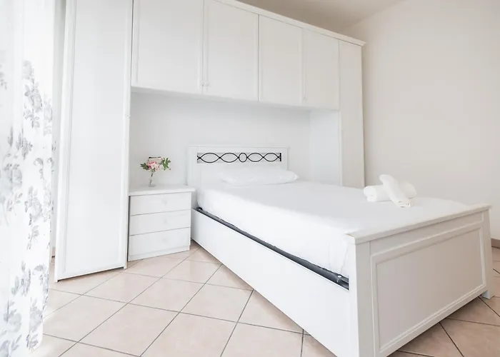 Vicino Al Mare - Comodo Per 5 - Wifi E Parcheggio Privato