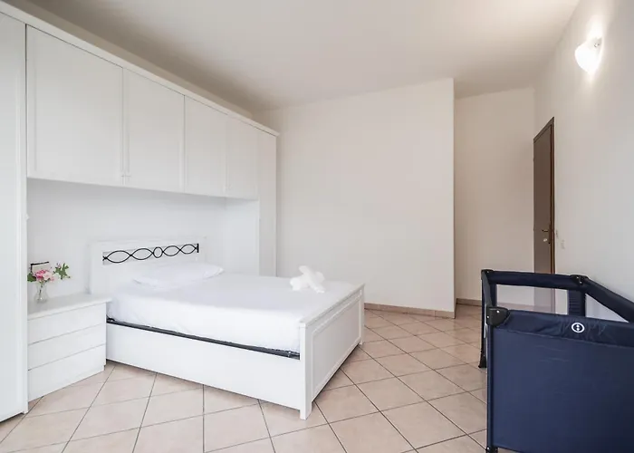 Vicino Al Mare - Comodo Per 5 - Wifi E Parcheggio Privato Apartmán *